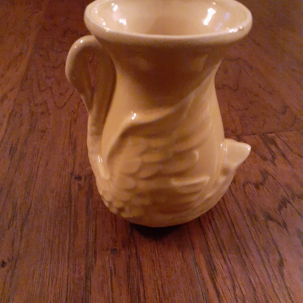 GORGEOUS VTG Shawnee Pottery 6" Swan Vase.